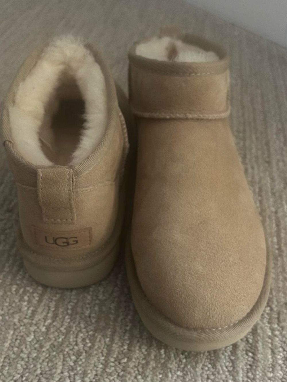 UGG ultra mini in sand color